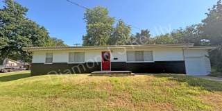 Spacious 3 Bed, 2 Bath Home with Large Yard Available! Gallery 1