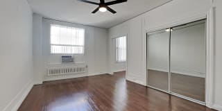 Wilshire Royale Apartments Gallery 18