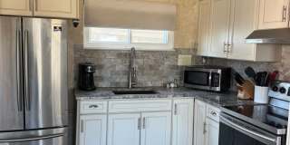 "Charming Home for Rent on the River in Scenic Clifton – Tranquil Living Awaits!" Gallery 1