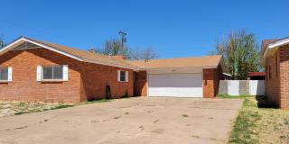 LARGE HOME ON QUIET STREET Gallery 1