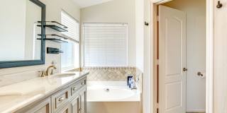 FULLY FURNISHED W/OASIS POOL AVAIL. 8.15.2026 $3400 RESERVE TODAY Gallery 17