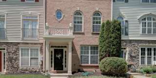 22942 ROSE QUARTZ Square Gallery 1