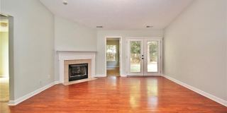 Room in 3 Bedroom Home at Tom Hunter Dr Gallery 34