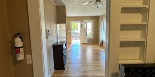 1114 W 8TH A&amp;B Gallery 16