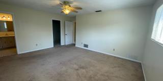 Spacious 3 Bedroom home in Pelican Bay- Golf Course View Gallery 26
