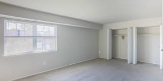 209 at Pickwick Apartments Gallery 21