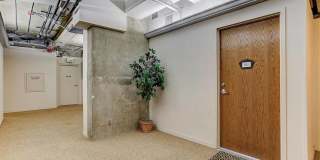 Beautiful and Spacious Loft-Style Condo 1 Bed/1.5 Bath Near Ballpark Gallery 19