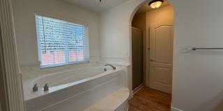 SPACIOUS HOME IN LAVERKIN FOR RENT! Gallery 25