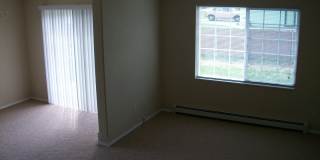 2 Bedroom 1 1/2 Bathroom - Close to Campus - Centrally Located Gallery 9
