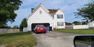 Spacious 4 Bedroom in Stonegate Gallery 5