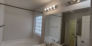 Room in 4 Bedroom Home at Genlee Dr Gallery 50