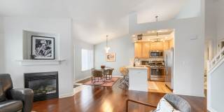 2 BDR Gorgeous Updated Townhome with Huge Garden Gallery 12