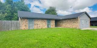 3 Bed 2 Bath Home! PLUS HUGE GARAGE CONVERSION ROOM! Gallery 3