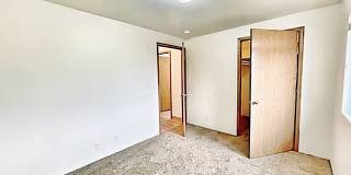 Charming 2 bedroom 1 bath townhome available! Gallery 7