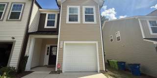 Spacious 3BD, 2.5BA End Unit Raleigh Townhome Near White Oak Shopping Center, I-40, and Downtown Raleigh Gallery 1