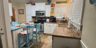 Knoxville 37917 - Available Now! 2 bedroom, 1 bath home - Contact Lisa Vineyard 865-216-9334 Gallery 23