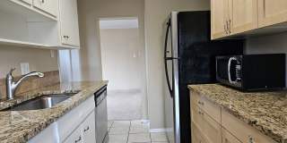 Highlands 1 Bedroom 1 Bath w/ Yard and Laundry! Gallery 19