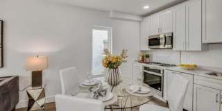 Columbia Heights 2BR 2BA w/Parking & Private Patio Garden Gallery 12