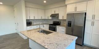 Recently Built and Immaculate 3 Bedroom 2.5 Bathroom Condo in Milpitas Gallery 1