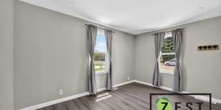 Beautiful Updated 4 Bed 1.5Bath Colonial Gallery 10
