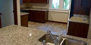 Affordable 6-Bedroom3 bath House Close to U of M Campus Gallery 5