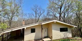 Cozy 2-Bedroom, 1.5 -Bathroom Home! Plus Car Porch! Gallery 1