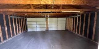 2 bedroom house with garage! Gallery 16