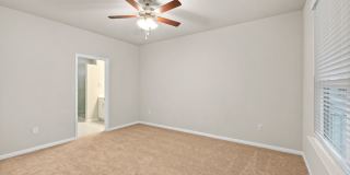 Beautiful 4bd/3.5ba Home! Upstairs Bonus Room & Faces Greenbelt in South Austin! Gallery 13