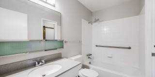 Updated 2BD Townhome | Private Patio | Community Amen Gallery 17