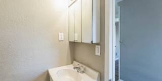 Charming 4BR House in Toledo Gallery 16