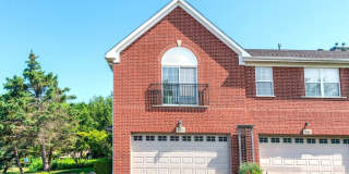 1002 Kensington Drive Gallery 1