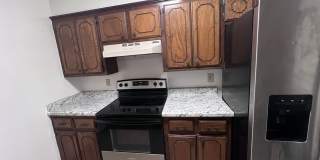 Charming 3BR Duplex in Midwest City Gallery 1