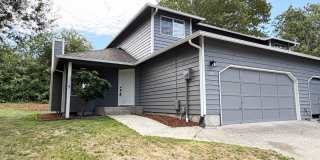Updated Private Townhouse w/ Plenty of Parking Gallery 1