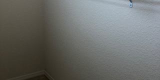 Beautiful 3 room /2.5 bath Gated Community W/ Pool Close to the Skyway Gallery 17