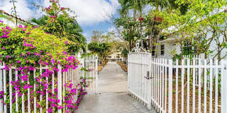 8401 Crespi Blvd Gallery 1