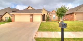 4 Bedroom Home - Edmond Schools- Excellent Location Gallery 1