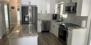 Beautiful 2/2 with dock and boat access Gallery 14