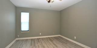 Beautifully updated 1 bedroom apartment within walking distance to the beach! Gallery 20