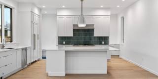 LUXURY LIVING 5 Bed 5 Bath New Home Located In Boulder- Available now! Gallery 8