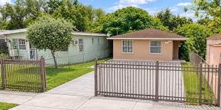 3715 NW 23rd Ct Gallery 1