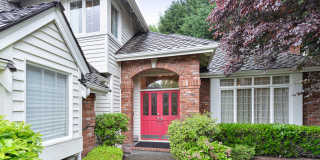 Stunning and Elegant 4+ Bedroom on Park-Like Lot Pine Lake Estates Sammamish Gallery 1