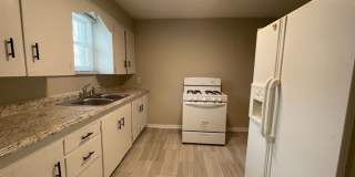 Cute 3-bedroom Home Near OTC and Drury! Gallery 4