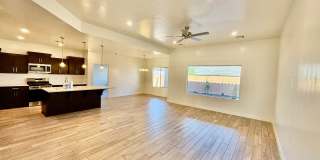 Beautiful 4-BR Home in Sunbrook Community Gallery 7
