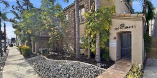 Spacious 2B/2.5BA Townhouse in North Park w/ Two-Car Garage  A/C! Gallery 1