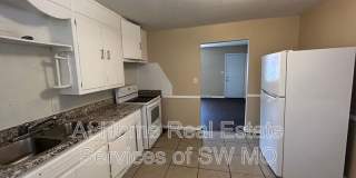 1742 N Oak Grove Ave Gallery 4