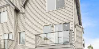 South Seattle 2 Bedroom 1.5 Bath Townhouse - 1 Car Garage Gallery 1