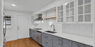 Spacious Poolside Condo! Gallery 10