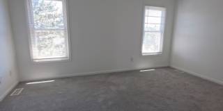 Single Family Home 2 beds 1  Full bath and 1 Half bath Available Now! Gallery 12
