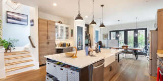 Stunning 4/3.5 Home in Highly Sought-After Area w/ 1300 Sq Ft of Outdoor Space! Gallery 12