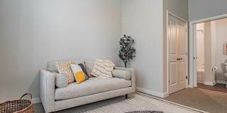 The NinetyNine Gallery 25